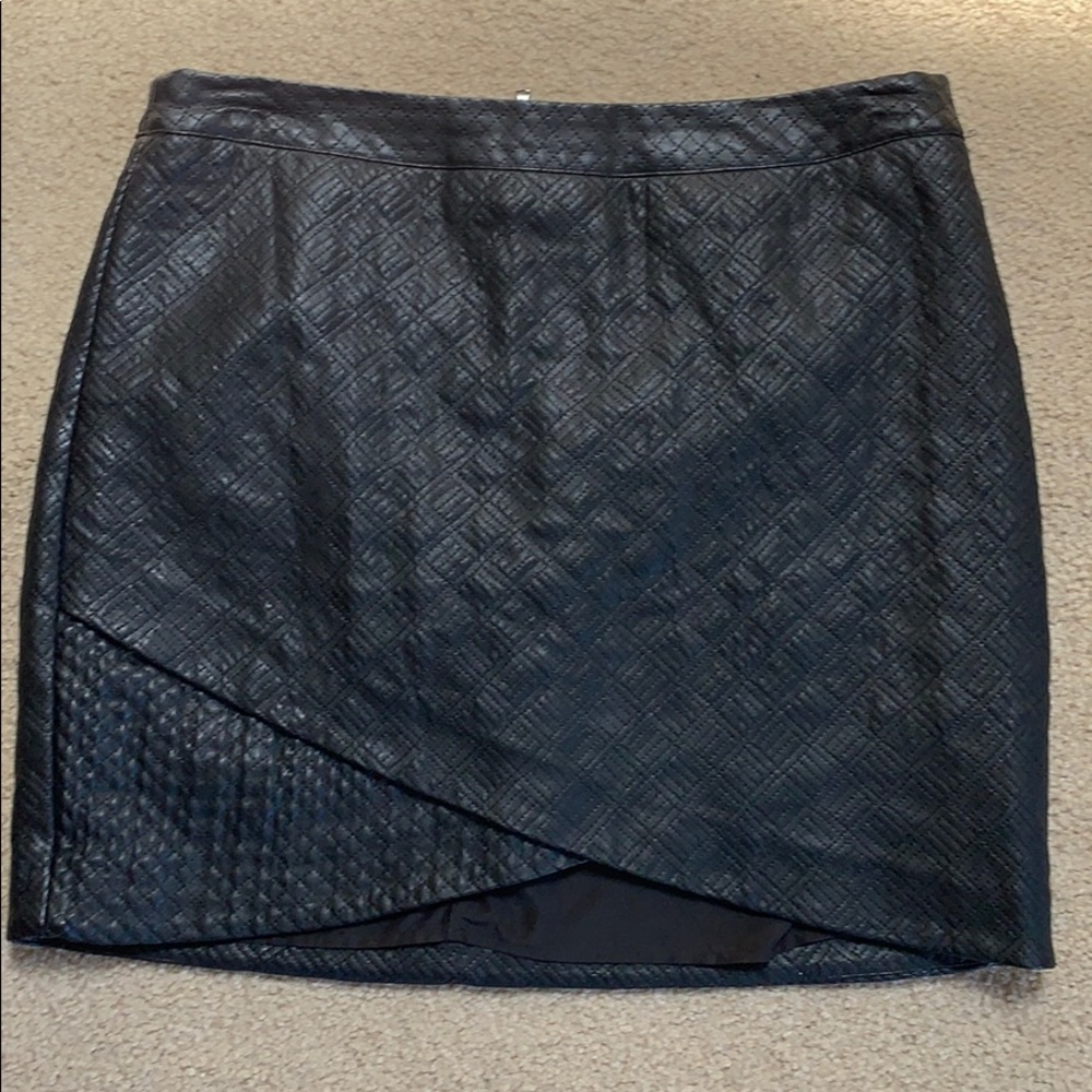 Textured faux leather skirt with back zipper